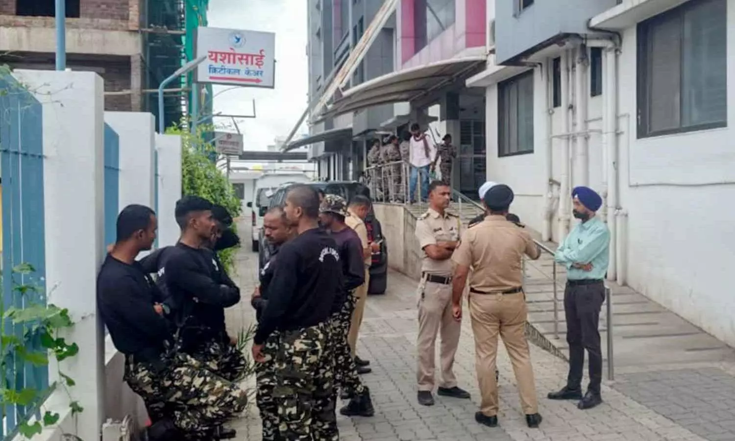 security personnel outside hospital in Nanded security personnel outside hospital in Nanded