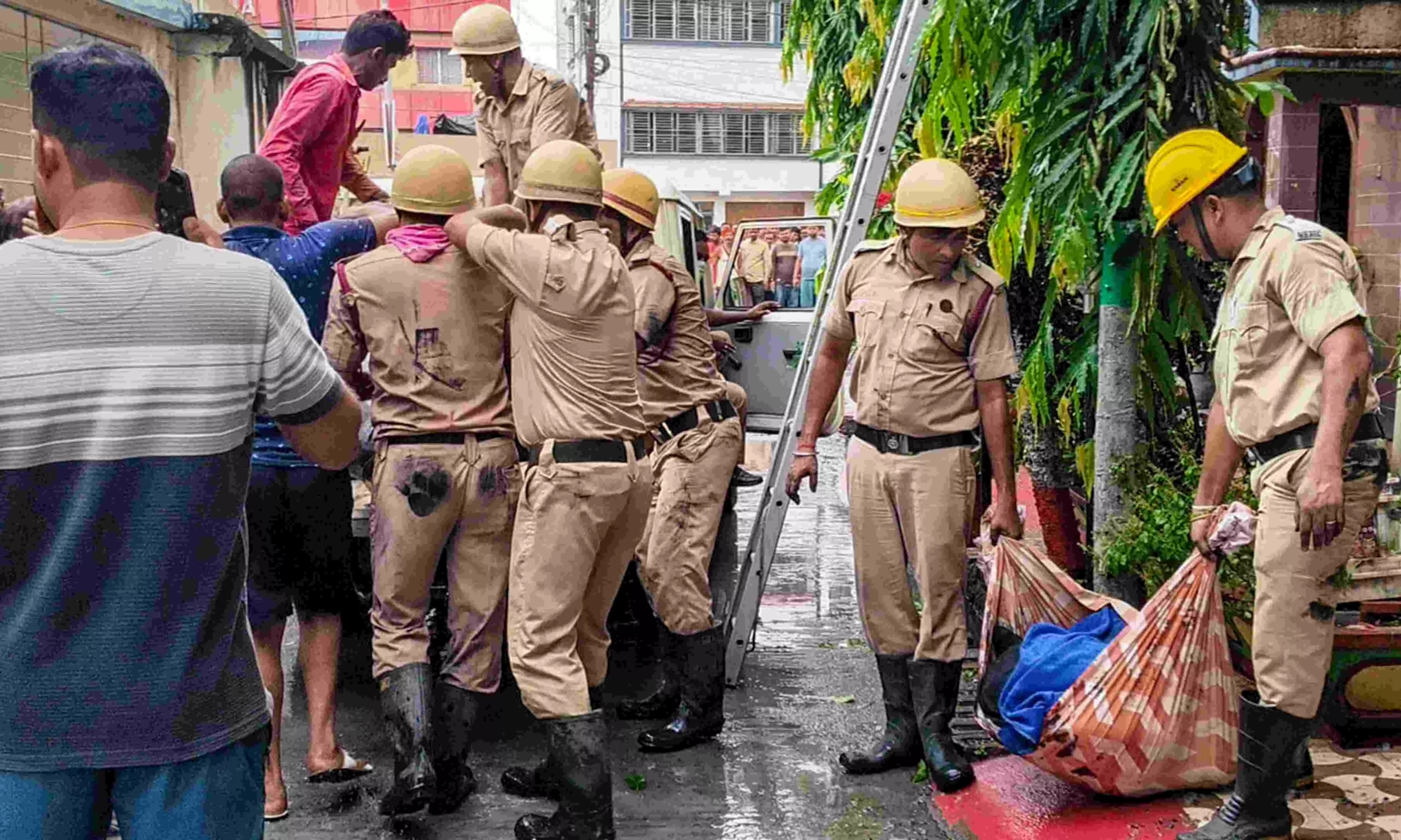 Rescue personnel carry out operations after a fire broke out at a private hotel in Tarapith, in Birbhum district Rescue personnel carry out operations after a fire broke out at a private hotel in Tarapith, in Birbhum district