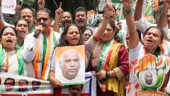 Congress workers protest in Thane