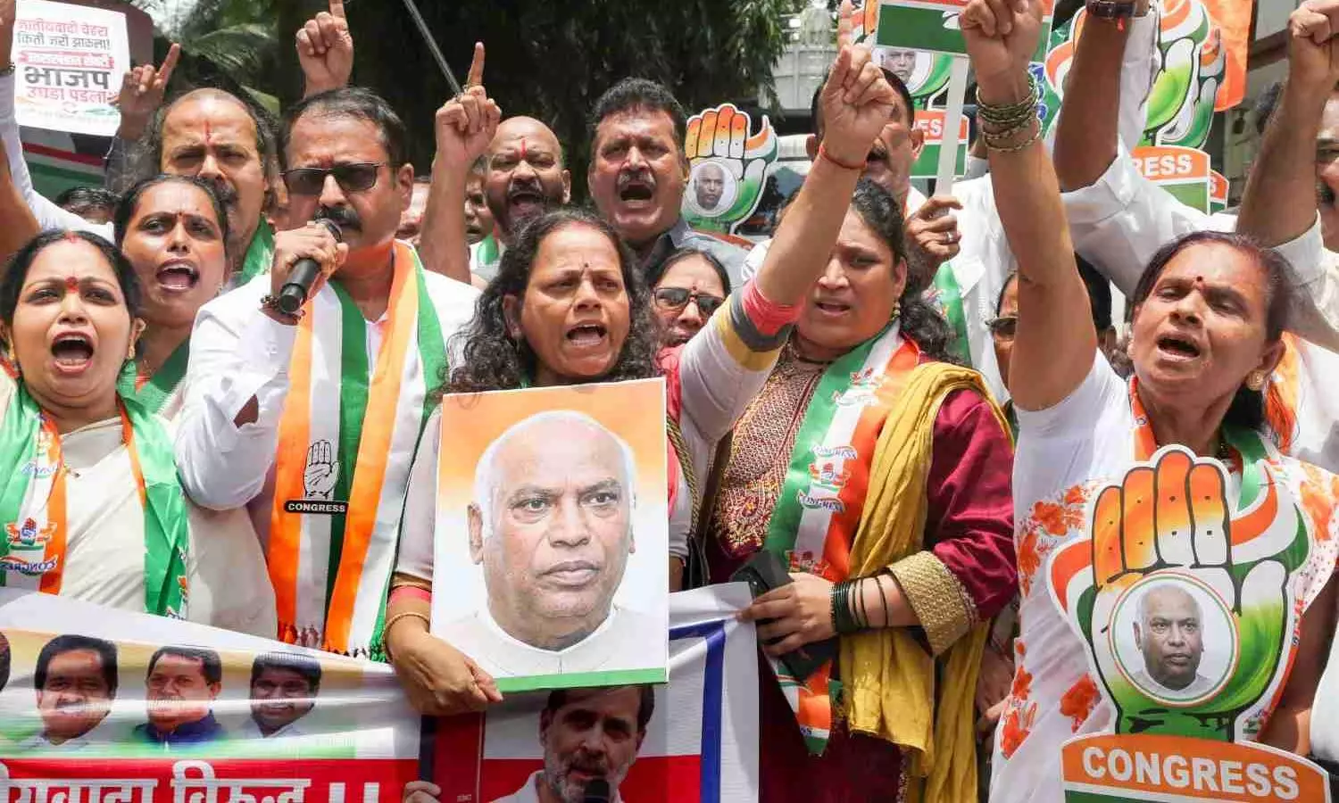 Congress workers protest in Thane Congress workers protest in Thane