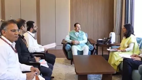 JP Nadda reviewing H1N1 situation in Delhi JP Nadda reviewing H1N1 situation in Delhi