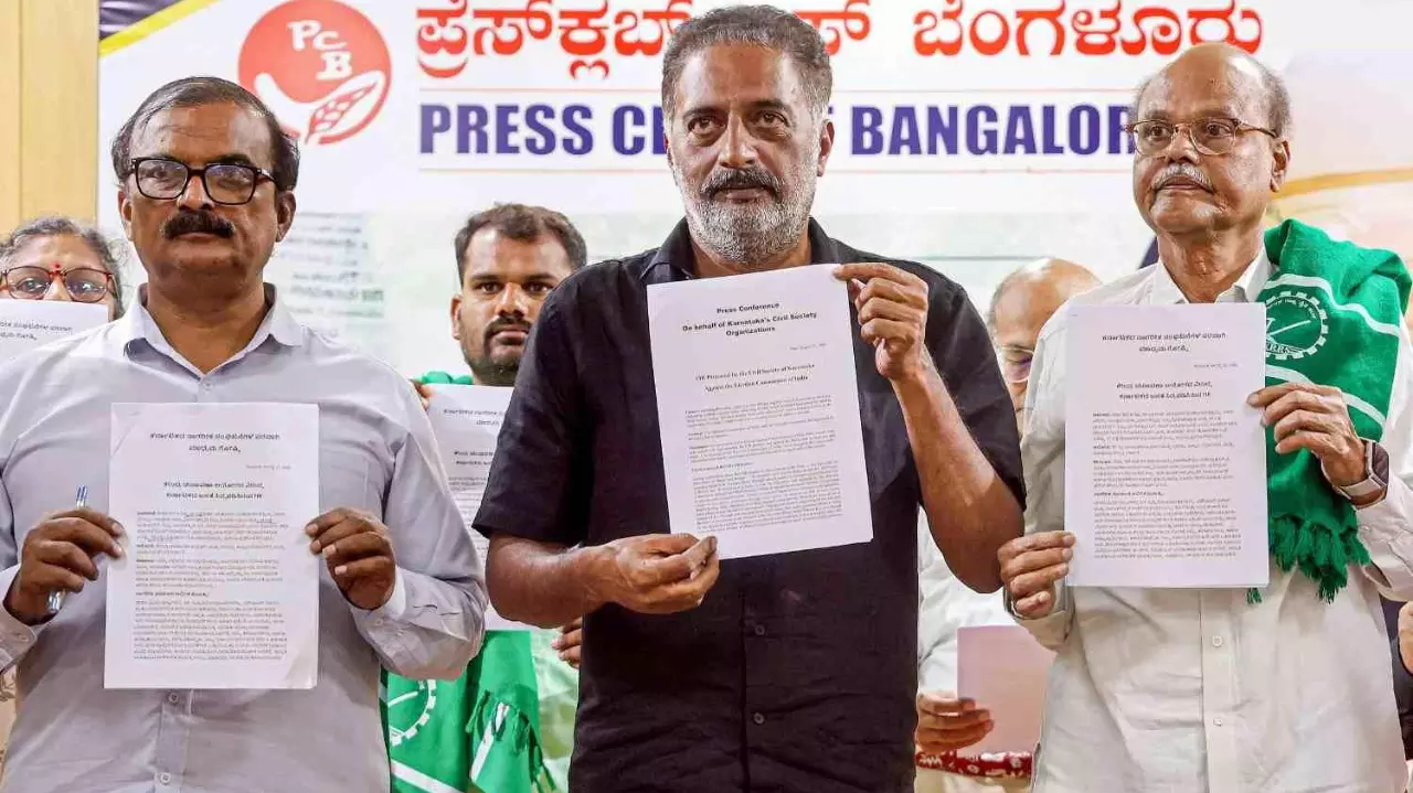 Prakash Raj (centre) with members of civil society groups