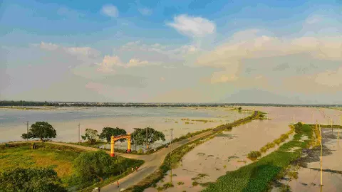 Odisha floods leave 1 lakh people affected across 6 districts; rescue ops underway Odisha floods leave 1 lakh people affected across 6 districts; rescue ops underway
