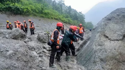 Nepal floods LIVE: Death toll at 700; rescue teams on alert as water level rises in Bhotekoshi river Nepal floods LIVE: Death toll at 700; rescue teams on alert as water level rises in Bhotekoshi river