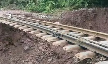 Over 400 passengers rescued after hill slip thwarts train run on Kalka-Shimla route Over 400 passengers rescued after hill slip thwarts train run on Kalka-Shimla route