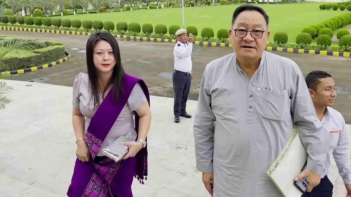 Saikul MLA Kimneo Haokip Hangshing (Left) with  Independent legislator Haokholet Kipgen of Saitu