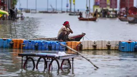 23 UP districts in grip of floods; 3 dead, 16,784 evacuated 23 UP districts in grip of floods; 3 dead, 16,784 evacuated
