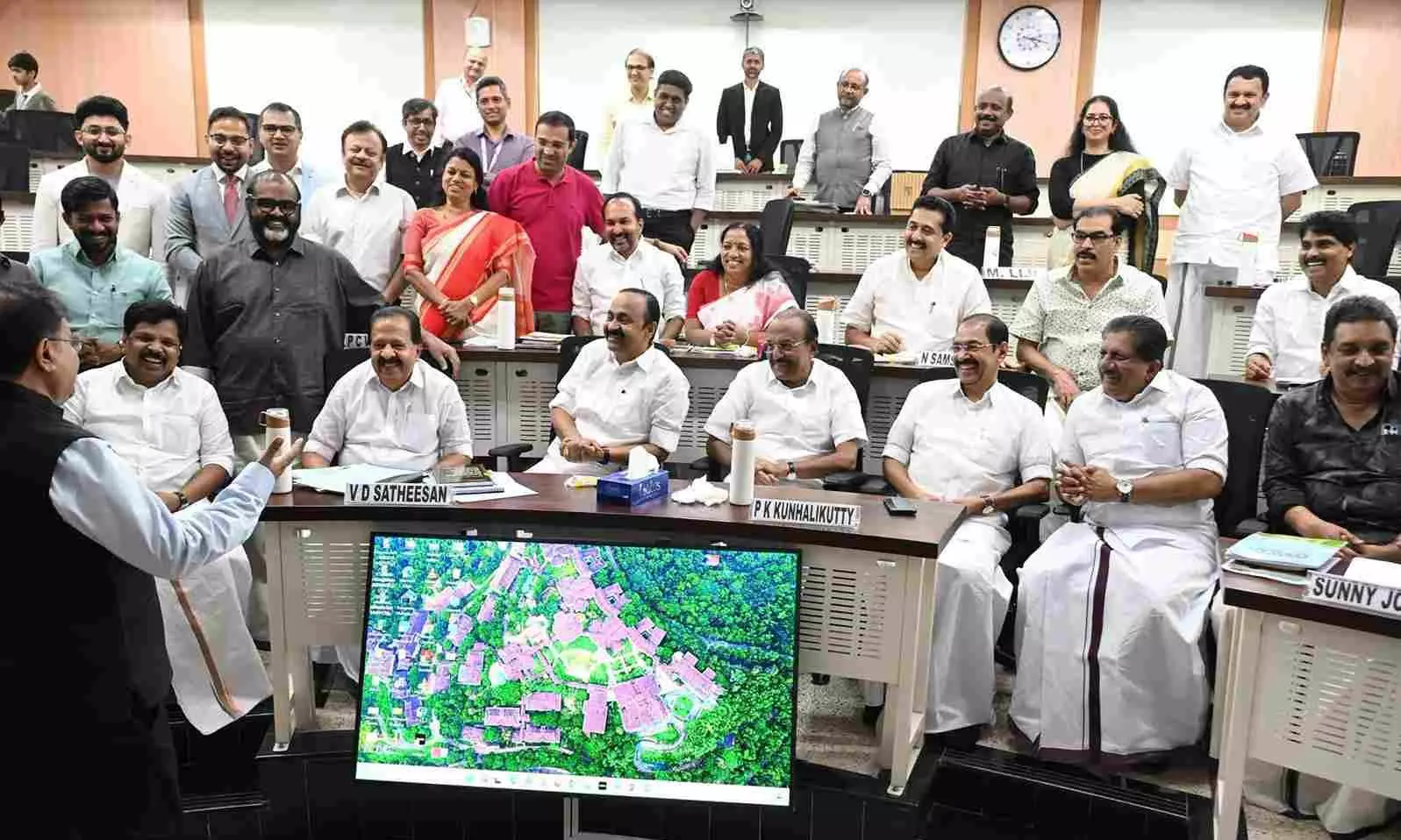 Keralam ministers attend two-day strategic leadership retreat at IIM Kozhikode Keralam ministers attend two-day strategic leadership retreat at IIM Kozhikode