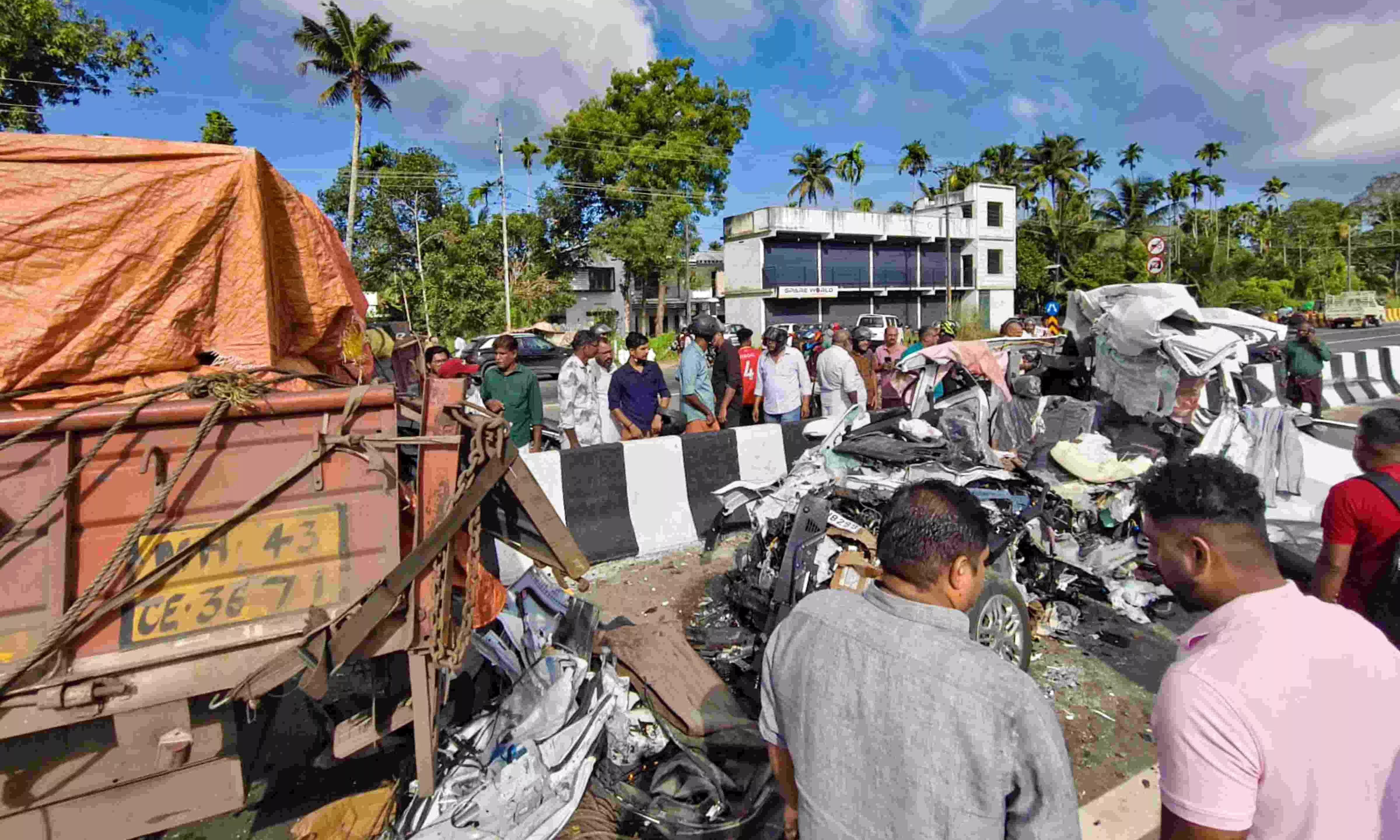 Road accident in central Keralam’s Thrissur district Road accident in central Keralam’s Thrissur district