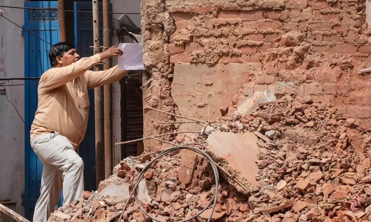 Satya Niketan building collapse: 7 dead, 12 rescued; 5 MCD officials suspended Satya Niketan building collapse: 7 dead, 12 rescued; 5 MCD officials suspended