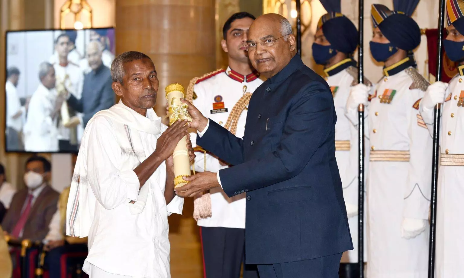 Harekala Hajabba (Left) receiving the Padma Shree award from the then President Ram Nath Kovind Harekala Hajabba (Left) receiving the Padma Shree award from the then President Ram Nath Kovind