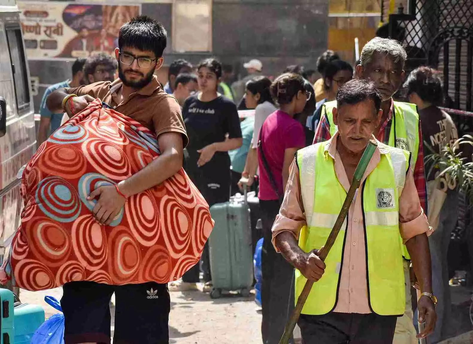 Students vacate paying-guest accommodations in buildings adjacent to the one that collapsed in Satya Niketan. File photo