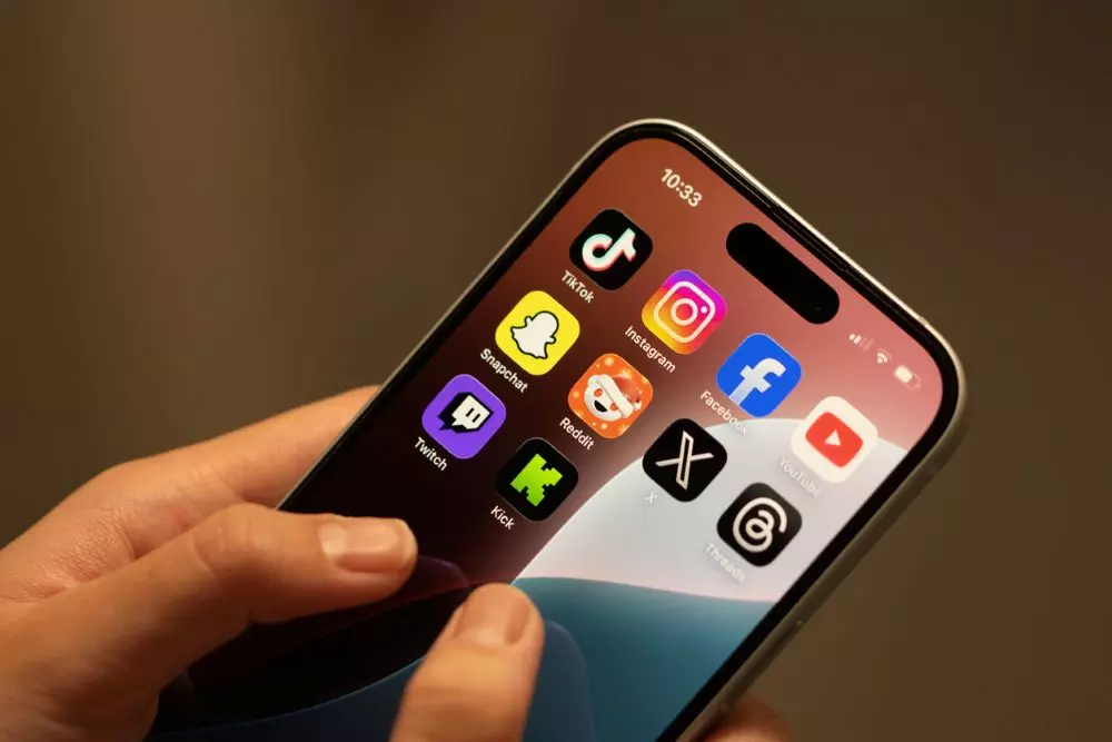 Experts fear heavy use of social media by teens cuts into physical and outdoor interaction with peers, affecting social and team-building skills. Photo: iStock