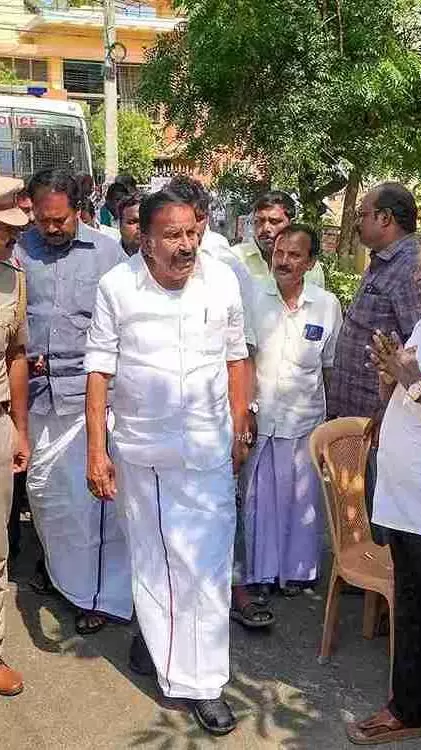 Anbil Mahesh’s home searched in Rs 100-cr ‘school approval scam’; DMK cries foul Anbil Mahesh’s home searched in Rs 100-cr ‘school approval scam’; DMK cries foul