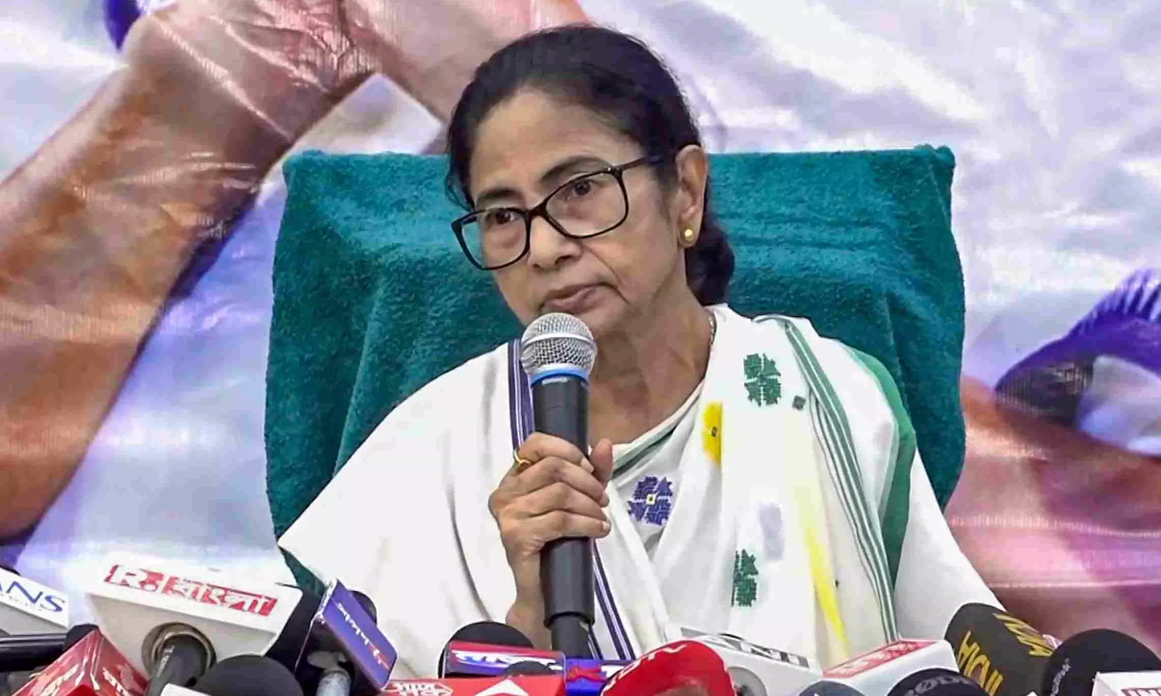 TMC name, symbol freeze pushes Mamata closer to Congress and INDIA bloc TMC name, symbol freeze pushes Mamata closer to Congress and INDIA bloc