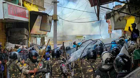 Ujjain dispute: HC closes case after civic body, mosque authority agree on road expansion Ujjain dispute: HC closes case after civic body, mosque authority agree on road expansion