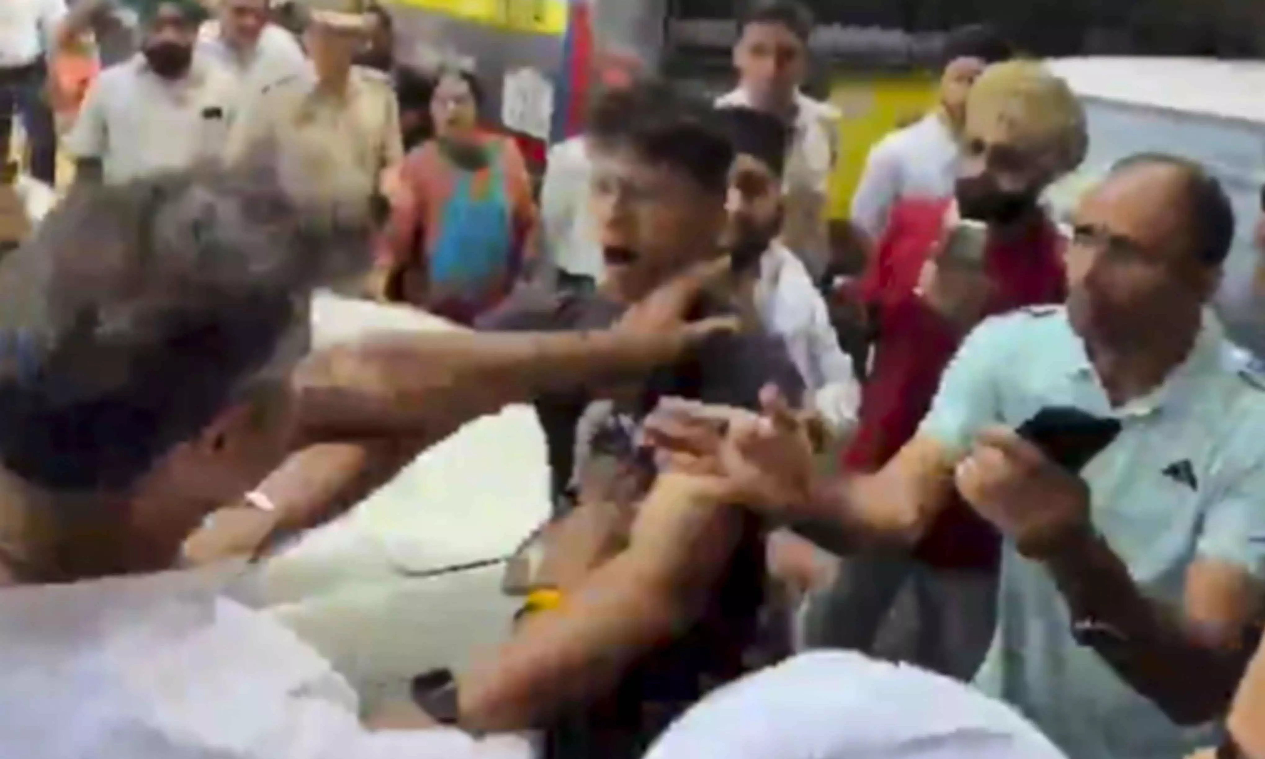 Parvesh Verma slaps Parvesh Verma slaps