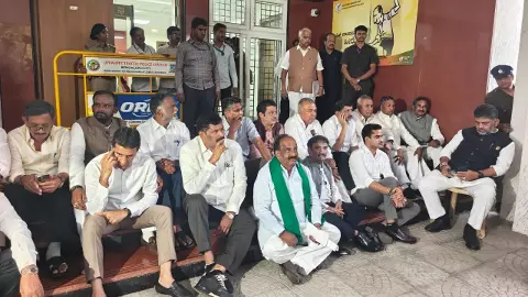 DKS, ministers squat outside SEC office, allege Form 7 misuse, voter-deletion plan