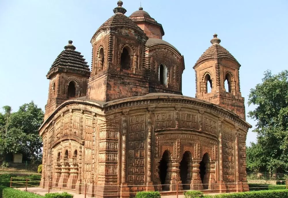 How a bouquet of recent & upcoming publications is drawing attention to Bengal’s terracotta temples How a bouquet of recent & upcoming publications is drawing attention to Bengal’s terracotta temples