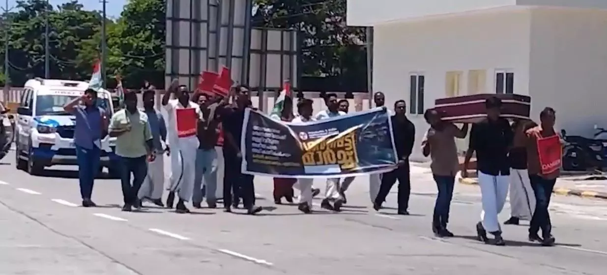 UDF activists marching towards Nattika toll collection plaza UDF activists marching towards Nattika toll collection plaza