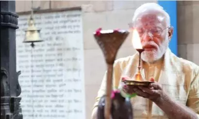 Why Modi’s worship photos at Delhi temple have riled up the internet Why Modi’s worship photos at Delhi temple have riled up the internet
