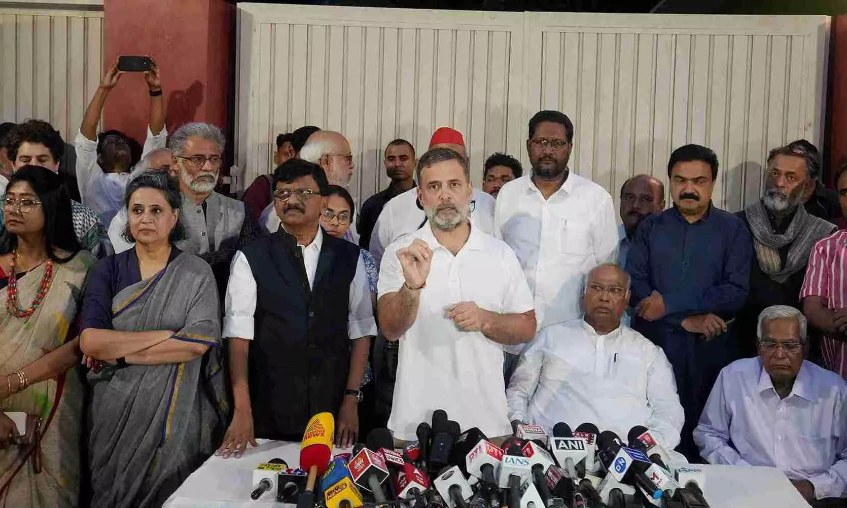 Delhi protests LIVE: INDIA bloc meets again, Kharge says ‘ready to expose Modi’s plan’