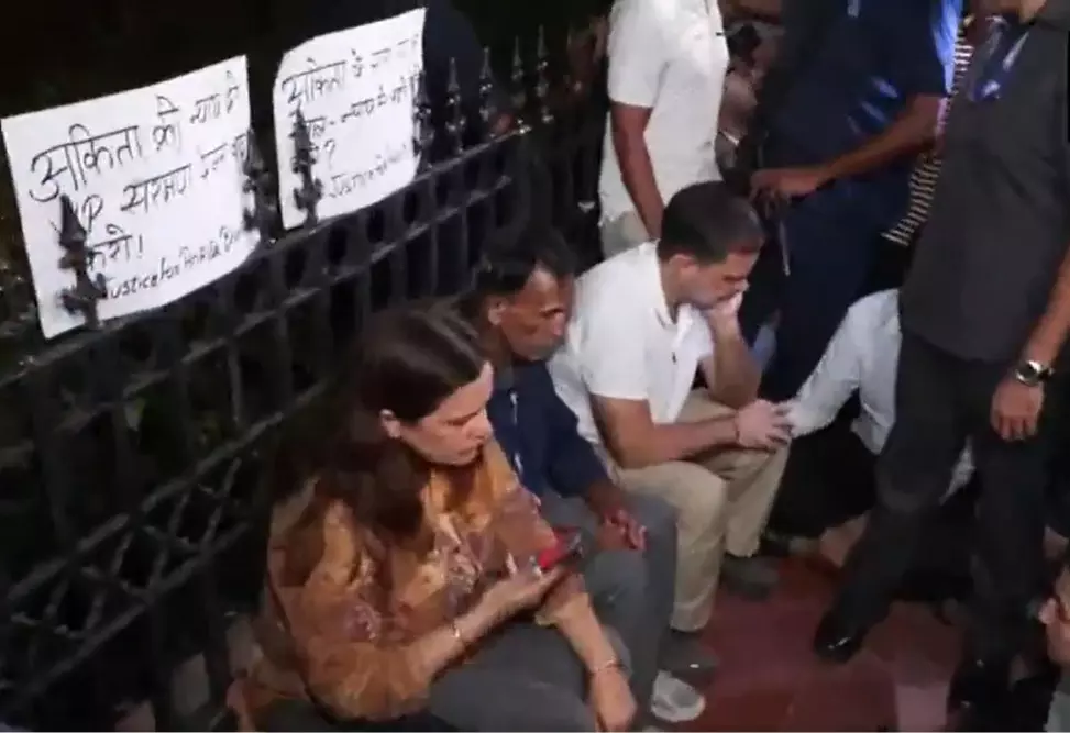 LIVE | Rahul meets Ankita Bhandaris parents at India Gate; Dipke calls Tiranga protest on Oct 16 LIVE | Rahul meets Ankita Bhandaris parents at India Gate; Dipke calls Tiranga protest on Oct 16
