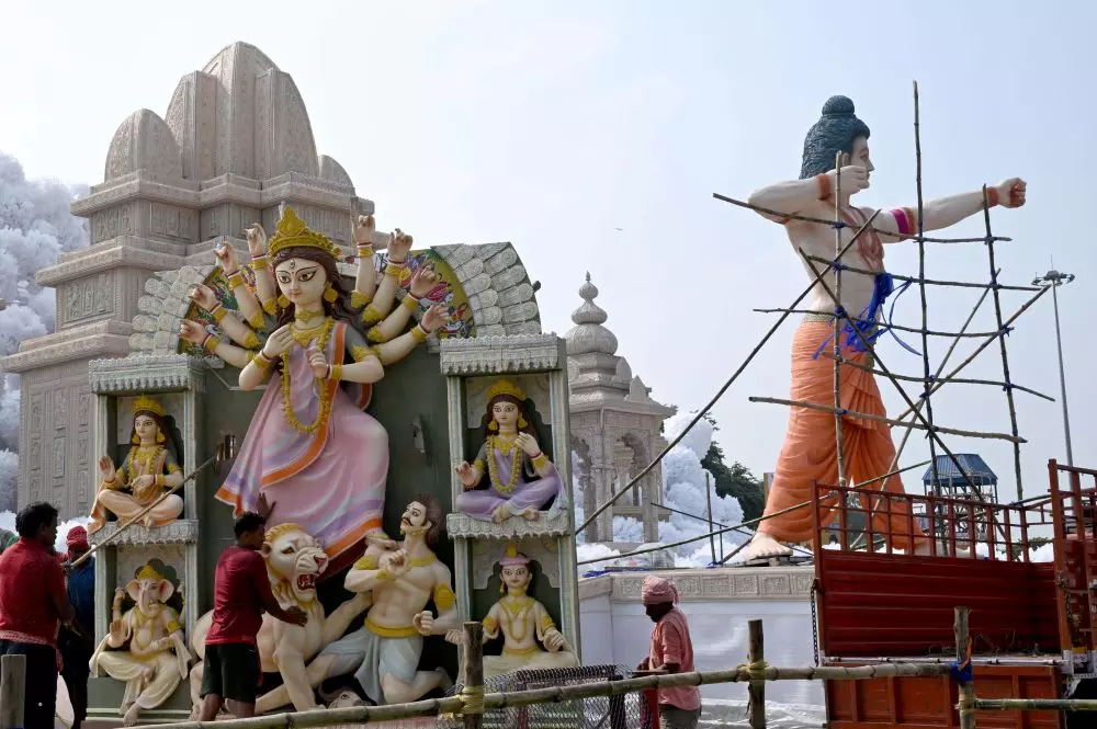 Why West Bengal appears to be witnessing a more unidimensional political messaging this Durga Puja Why West Bengal appears to be witnessing a more unidimensional political messaging this Durga Puja