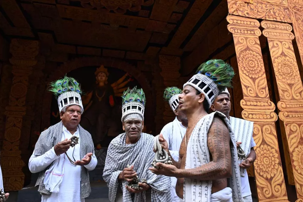Kestopur Prafulla Kanan Paschim Adhibasi Brinda club is celebrating the legacy of Chhattisgarh’s Ramnami Samaj (members of the community have the word ‘Ram’ tattooed on their bodies) through its pandal themed “Jahate Mono Romi” (Where the Mind Finds Devotion). Photo: Debosree Chatterjee