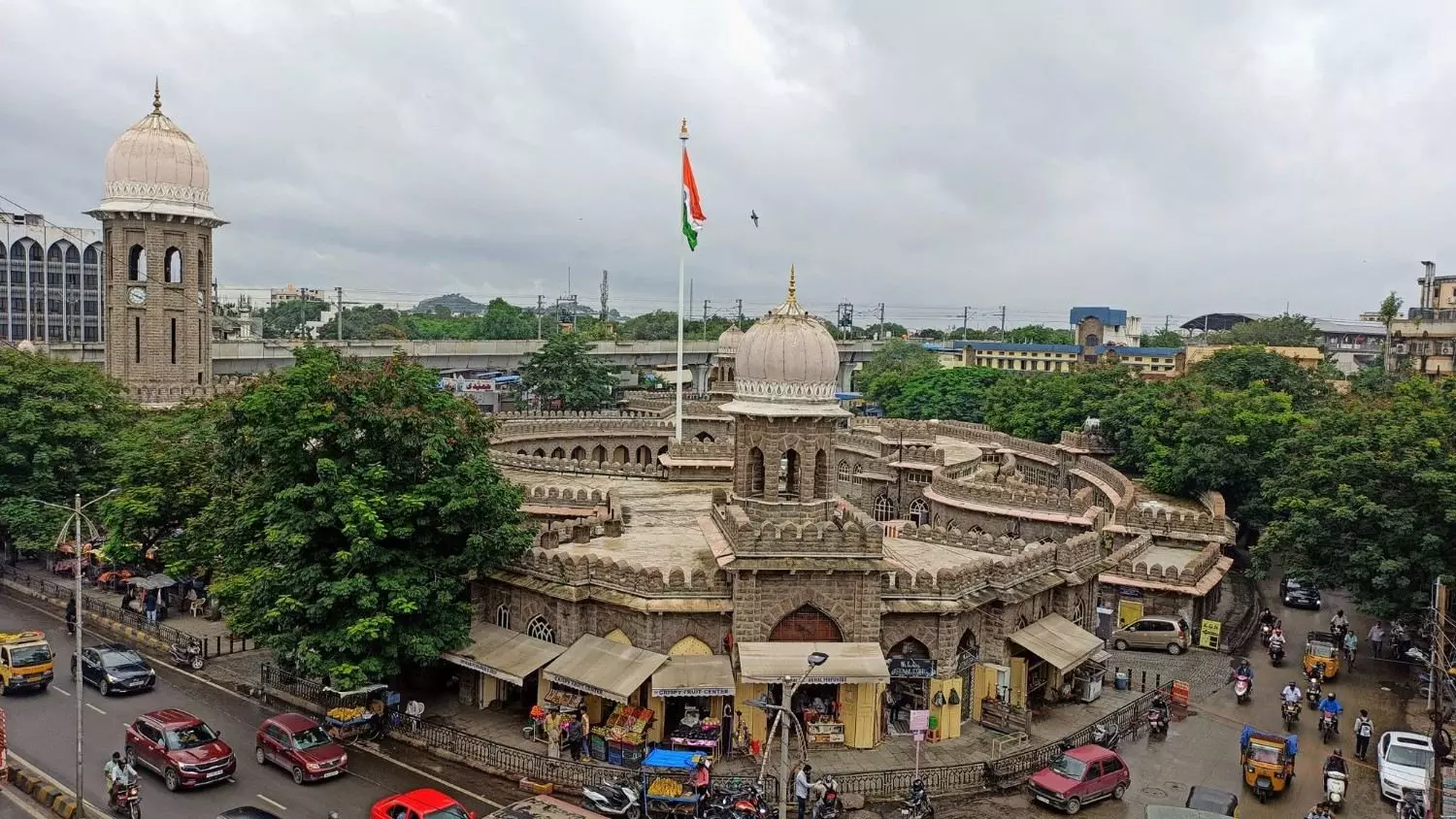 Hyderabads historic Mozamjahi Market under threat from 35-storey tower Hyderabads historic Mozamjahi Market under threat from 35-storey tower