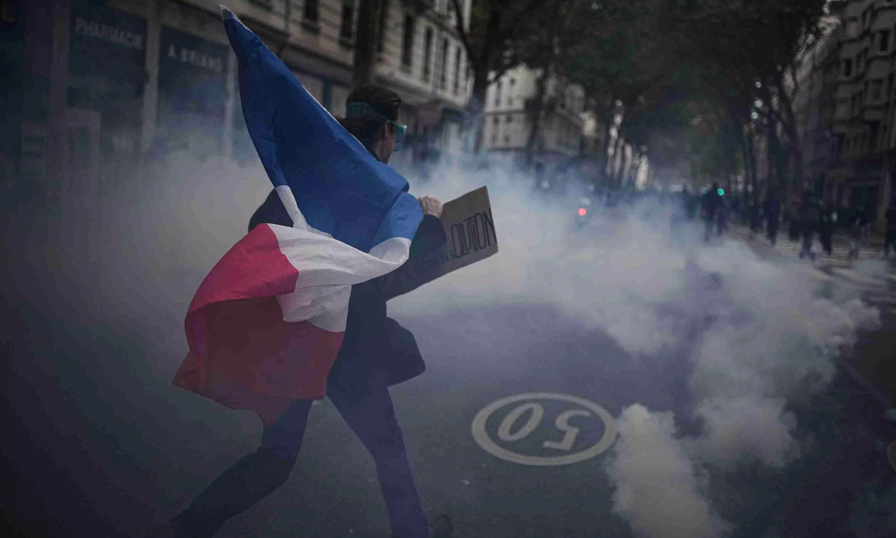 400,000 protest in France in fresh wave of demonstrations and clashes across Europe