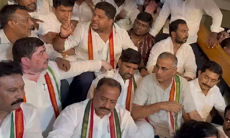 Telengana Congress leaders staged a flash protest at Rail Nilayam in Secunderabad. Photo: Indian National Congress/Facebook